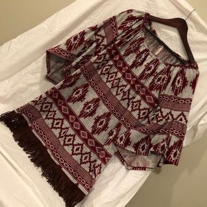 XL Lily Pad long shirt with 3/4 length sleeves.